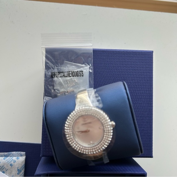 ✨NIB✨Swarovski Crystal Rose Watch - Picture 11 of 13